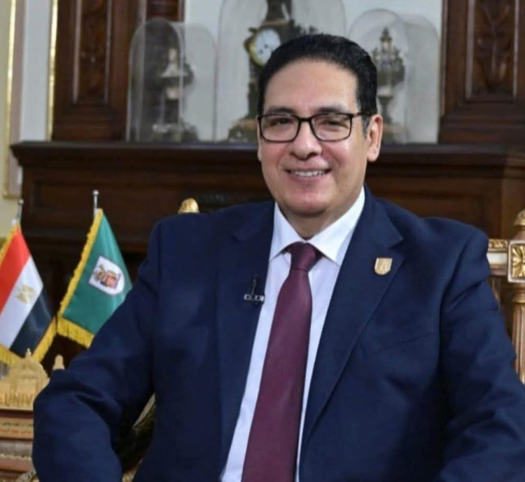 كلية الاقتصاد والعلوم السياسية بجامعة القاهرة تجدد شهادتي الأيزو الدوليتين في التطوير الإدارى والخدمات التعليمية والبحثية