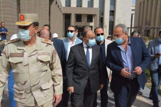 وزير التنمية المحلية يتفقد مبنى الوزارة بالحى الحكومي في العاصمة الإدارية الجديدة