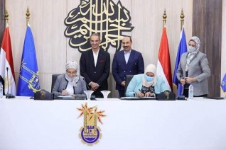 وزير الاتصالات يفتتح ويتفقد عدد من مشروعات التكنولوجيا والبريد بمحافظة أسوان