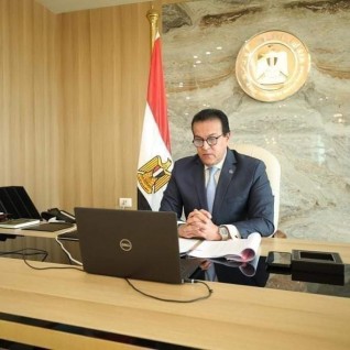 وزير التعليم العالي يلتقي بوفد جامعة «رايرسون» الكندية