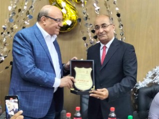 تموين الإسكندرية تكرم سليمان الطيب بمناسبة بلوغه سن المعاش