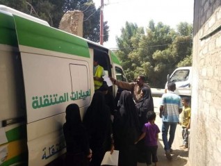 الكشف على ١٣٠٠ مواطن فى قافلة طبية مجانية بقرية العزب بدشنا
