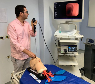 كلية الطب البشري جامعة كفر الشيخ تنظم ورشة عمل تدريبية لأطباء الأمراض الصدرية بعنوان "أساسيات مناظير الشعب الهوائية"