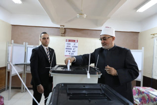 مفتي الجمهورية يُدلي بصوته في انتخابات مجلس النواب لعام 2025م بكفر الشيخ