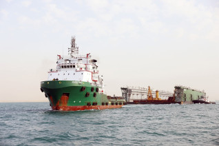 الفريق أسامة ربيع يعلن نجاح عملية عبور"الحوض العائم" GREEN DOCK 3 مقطورا ضمن قافلة الجنوب بعد عبوره بأمان من البحر الأحمر