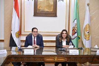 جامعة القاهرة ووزارة التنمية المحلية يطلقان شراكة استراتيجية لبناء قدرات الإدارة المحلية وتطوير برامج التدريب بمركز سقارة