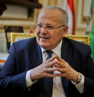 رئيس جامعة القاهرة يهنئ الدكتور محمد الخشت لتكريمه بجامعة السوربون تقديرًا لإسهاماته الفكرية والعلمية