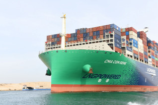 قناة السويس تشهد عبور سفينة الحاويات العملاقة CMA CGM SEINE ضمن قافلة الشمال بحمولة كلية 250 ألف طن