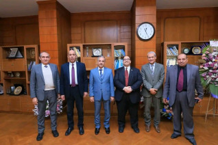 عميد المعهد المتوسط للخدمة الإجتماعية بكفرالشيخ يقدم التهانى لرئيس جامعة كفر الشيخ
