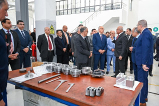 رئيس الهيئة العربية للتصنيع ووزير الموارد المائية والري يتفقدان مركز التصنيع الرقمي بمصنع المحركات التابع للهيئة العربية للتصنيع