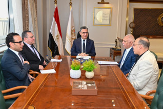 وزير التموين يعقد اجتماعًا موسعًا مع ممثلي البدالين التموينيين وشعبة المواد الغذائية لبحث التحديات وتعزيز كفاءة منظومة التوزيع
