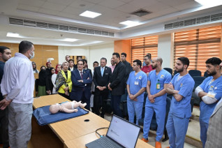 جامعة القاهرة في زيارة إلى مستشفى الناس وتتعرّف عن قرب على نموذج رائد في الرعاية الصحية المجانية