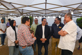رئيس جامعة القاهرة يشارك أعضاء هيئة التدريس والعاملين فرحة تسلُّم الأضاحي ضمن مبادرة توفير اللحوم والأضاحي بأسعار مناسبة