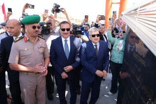 رئيس هيئة قناة السويس ومحافظ بورسعيد يشهدان افتتاح كوبرى النصر العائم 2 للربط بين مدينتي بورسعيد وبورفؤاد