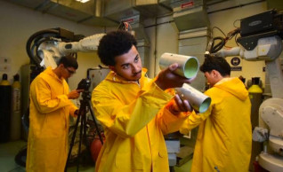 معامل الجامعة الأمريكية بالقاهرة تستضيف طلاب الهندسه الميكانيكية